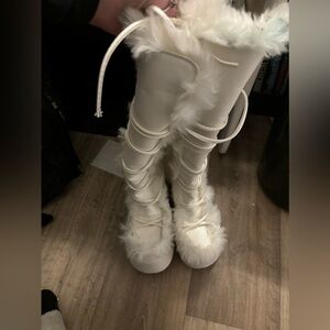 Demonia Camel 311 White womens size 10